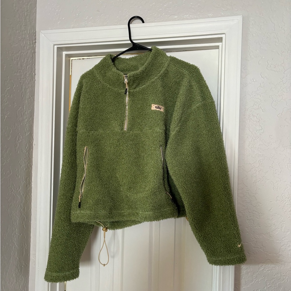 Cropped Nike Sherpa!